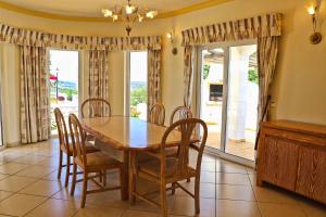 Villa Santa Barbara by Portucasa