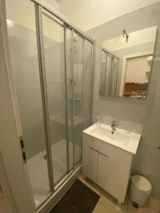 Rooms and apartments Nokturno