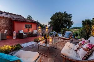 Villa Chianti, your Secret 4 Bedrooms Retreat with View over the Vineyards in Marcialla