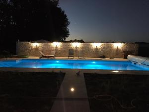 Maisons de vacances 5 bedroom house with private pool, S Dordogne : photos des chambres