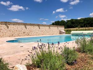 Maisons de vacances 5 bedroom house with private pool, S Dordogne : photos des chambres