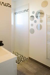 Maisons de vacances Holiday Home Mon Poussin - SVV120 by Interhome : photos des chambres