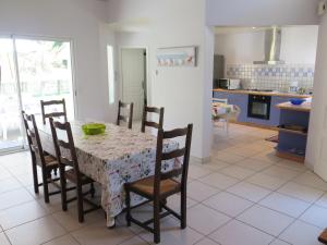 Maisons de vacances Holiday Home Le Moisan - MES120 by Interhome : photos des chambres