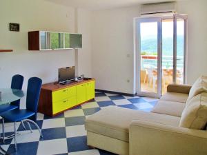 Apartment Chantal-2 by Interhome 