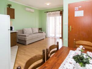 Apartment Nikol - CKV123 by Interhome