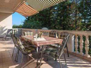 Apartment Mila-1 by Interhome