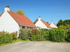 Holiday Home Duinhuis 131 with parking by Interhome