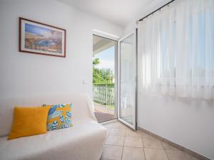 Apartment Fiore-1 by Interhome