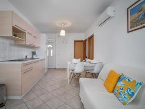 Apartment Fiore-1 by Interhome 