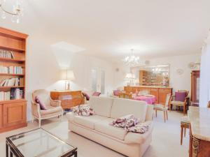 Apartment Le Hoche by Interhome