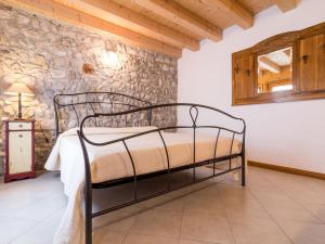 Apartment Albergo Diffuso - Cjasa Ustin-4 by Interhome