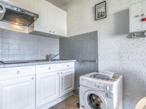 Apartment Les Saladelles-10 by Interhome