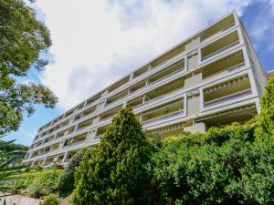 Apartment Le Vega by Interhome