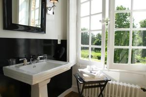 B&B / Chambres d'hotes Chateau de la Giraudiere : Suite Lit King-Size