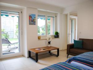 Apartment Appartamento 2- Giardino by Interhome