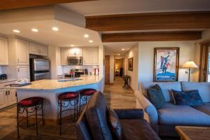 Mountain-Contemporary 2 Br Condo Condo