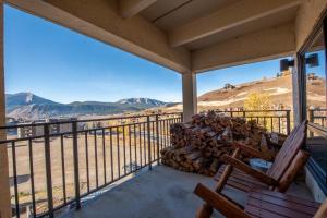 Mountain-Contemporary 2 Br Condo Condo