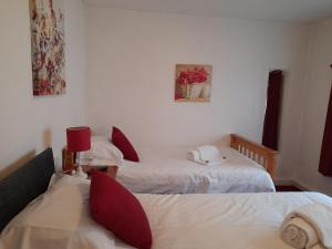 Standard Twin Room room in The Weary Friar Inn