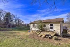 Pet-Friendly Home with Grill and Farm in Meadowview! - Meadowview