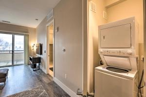 Cozy Studio with Views Less Than 1 Mi to Dtwn Golden!
