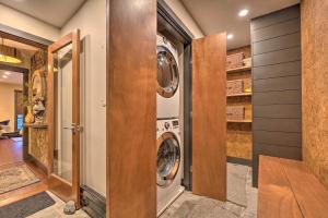 Riverfront Lincoln Condo 1 Mi to Loon Mountain!