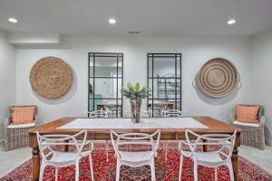 Vibrant Chic Home about 20 Mi to Salt Lake City!