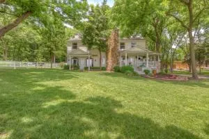 The Funky Monkey Inn - Parsons