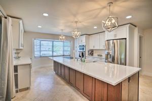 Beach Gear and 4 Mi to Naples Beach! Canalfont Home