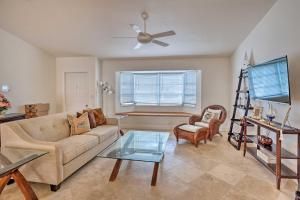 Beach Gear and 4 Mi to Naples Beach! Canalfont Home