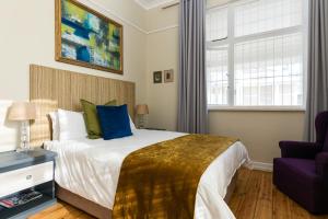 5 Bedroom 5 Bathroom Sea Point Villa with Secure Parking