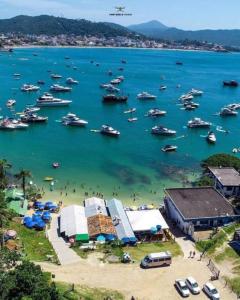 Lindo apartamento na praia de Mariscal Pé na areia