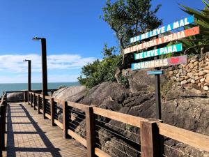 Lindo apartamento na praia de Mariscal Pé na areia