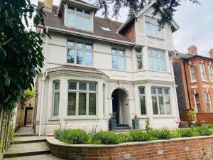 Luxury 2 bed Apartment-Golden Triangle w/ Parking - Cringleford