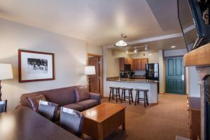 Ski-In Ski-Out Cozy 4th Floor Zephyr Mountain Lodge Condo TuckedThe Woods condo