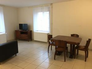 Maisons de vacances Gite Velle-sur-Moselle, 3 pieces, 5 personnes - FR-1-584-178 : photos des chambres