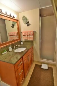 Deluxe Apartment with Sea View room in Jenny's Cottage Waikiki
