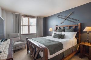 Cozy Lower Hughes View 2 BR Zephyr Mountain Lodge Condo with Ski Storage condo