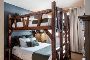 Cozy Lower Hughes View 2 BR Zephyr Mountain Lodge Condo with Ski Storage condo