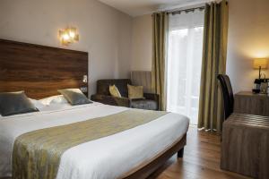 Hotels Logis Hotel Le Petit Casset : photos des chambres