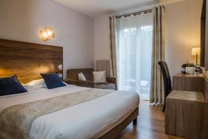 Hotels Logis Hotel Le Petit Casset : photos des chambres