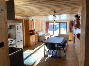 Appartements Chalet Cyclamens- 65m2 plein centre des Carroz - WIFI & parking! : photos des chambres