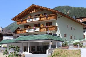 Triple Room with Balcony room in Hotel Glöckner