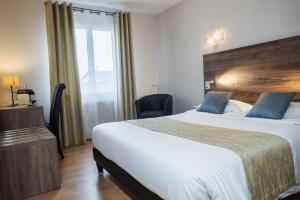 Hotels Logis Hotel Le Petit Casset : photos des chambres