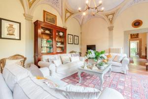 Villa Gattaiola, Rewind In Style In a Renaissance Villa with Pool among the Vineyards in Lucca Property overview