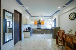 Lime Tree Service Apartment - Near Artemis Hospital ,Gurgaon