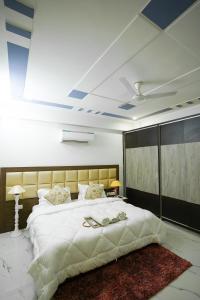 Lime Tree Service Apartment - Near Artemis Hospital ,Gurgaon
