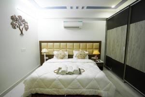 Lime Tree Service Apartment - Near Artemis Hospital ,Gurgaon