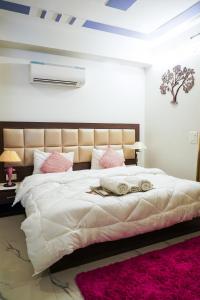 Lime Tree Service Apartment - Near Artemis Hospital ,Gurgaon