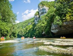 Maisons de vacances La Tuilerie Grange (Adults only gite) with two en-suite double bedrooms : photos des chambres