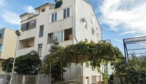 Apartments Tomisa